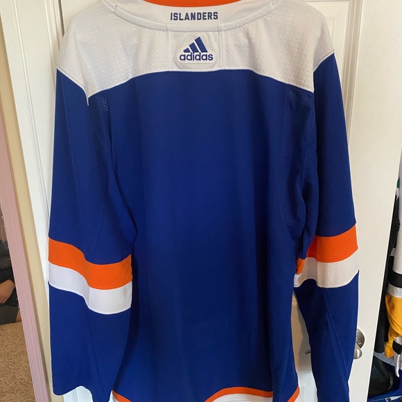 New York Islanders Alternate Jersey - Picture 4 of 4